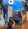 Momento fofo foi registrado por quem acompanhava o discurso do presidente  Foto: Reprodução/Redes sociais