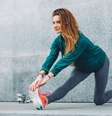 Peças leves e tênis são a composição ideal de looks para treinar -  Foto: Shutterstock / Alto Astral
