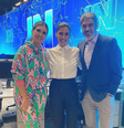Renata Vasconcellos posa ao lado de William Bonner e Fátima Bernardes na redação do Jornal Nacional, da TV Globo   Foto: Reprodução/Instagram@renatavasconcellosoficial