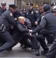 Usuário criou imagens falsas de Donald Trump sendo preso por meio de IA  Foto: Reprodução