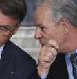 Ex-presidente Jair Bolsonaro conversa com o ex-ministro de Minas e Energia Bento Albuquerque  Foto: DW / Deutsche Welle