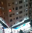 Homem é suspeito de esfaquear pais e incendiar apartamento no Rio; ele morreu após cair de prédio  Foto: Reprodução/Twitter:@Informacoes_RJ
