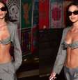 Bruna Marquezine deixou barriga sarada à mostra no último dia de Lollapalooza.  Foto: AGNews / Purepeople