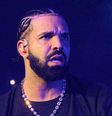 Os motivos que levaram Drake a cancelar o show no Lollapalooza vão te revoltar. Todas as informações a seguir são da coluna Leo Dias, do Metrópoles.  Foto: Getty Images / Purepeople