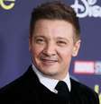Jeremy Renner chora em primeira entrevista após grave acidente: "Perdi muita carne e ossos nessa experiência"  Foto: Matt Winkelmeyer/Getty Images / Hollywood Forever TV