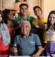 Mauricio de Sousa com o elenco do filme  Foto: Reprodução/ Divulgação / Mais Novela