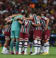 Jogadores do Fluminense durante derrota para o Flamengo  Foto: Alexandre Durão/Zimel Press / Estadão