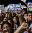 Estudantes secundaristas protestam pedindo a revogação do Novo Ensino Médio, na Avenida Paulista  Foto: Fernando Frazão/Agência Brasil / Guia do Estudante