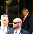 O ex  Foto: presidente Donald Trump em frente à Trump Tower, hoje à tarde, em Nova York; amanhã ele terá a 1ª audiência na justiça (Crédito  Michael M. Santiago/Getty Images) / Perfil Brasil