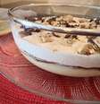 Pavê, com creme, chocolate, merengue.cremoso e bombons crocantes, famosos  Foto: Bake and Cake Gourmet