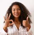 Para quem convive com deficientes auditivos, é um aprendizado que promove a inclusão social e fortalece vínculos  Foto: Freepik