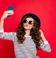 Postar muitas selfies é sinal de narcisismo, afirma estudo -  Foto: Shutterstock / Saúde em Dia