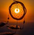 O Filtro dos Sonhos pode ajudar a promover uma noite de sono mais tranquila. Tire todas as suas dúvidas sobre esse objeto poderoso! -  Foto: Shutterstock / João Bidu