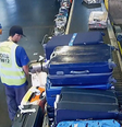 A Polícia Federal analisou os vídeos das câmeras de monitoramento do aeroporto e comprovou que elas foram vítimas de uma quadrilha de tráfico de drogas.  Foto: reprodução de TV / Flipar