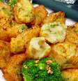 Bolinho de bacalhau crocante com brócolis  Foto: Guia da Cozinha
