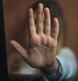 Saiba o que é estupro virtual, crime abordado na novela “Travessia” -  Foto: Shutterstock / Alto Astral