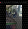 Vídeo de alunos jogando cadeiras em invasor foi gravado em 2018, não recentemente  Foto: Aos Fatos