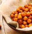 Aproveite o momento para saborear esta receita grão-de-bico crocante, um petisco saudável  Foto: Guia da Cozinha