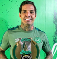 O zagueiro Victor Ramos, da Chapecoense, que é um dos alvos da Operação Penalidade Máxima II, do Ministério Público de Goiás, negou, por meio de seu empresário, qualquer envolvimento com organização criminosa  Foto: Reprodução/Instagram