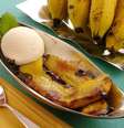 banana flambada com sorvete de creme é um dos doces de banana prontos em até meia horinha  Foto: Guia da Cozinha