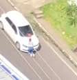 Carro atropela manifestantes e arrasta mulher durante manifestação em Manaus   Foto: Reprodução: Redes Sociais