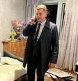 O prefeito de Belgorod, Valentin Demidov, visitou um morador afetado pela explosão  Foto: Reuters / BBC News Brasil