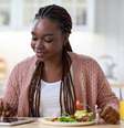Dieta detox auxilia na perda de peso e elimina toxinas do corpo  Foto: Prostock-studio | Shutterstock / Portal EdiCase