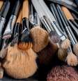 Estudo conduzido no Reino Unido revelou que os pincéis de maquiagem podem ter uma grande quantidade de bactérias - Shutterstock  Foto: Alto Astral