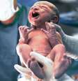 A expectativa de vida ao nascer estima quanto um bebê deve viver se as condições de um determinado lugar continuarem as mesmas  Foto: Getty Images / BBC News Brasil
