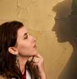 Sonhar com o ex possui alguns significados importantes para a vida -  Foto: Shutterstock / Alto Astral
