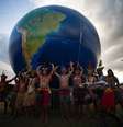 O Acampamento Terra Livre (ATL) é um evento anual que reúne indígenas de diversas regiões do Brasil; na foto, edição de 2022  Foto: Andressa Anholete/Getty Images