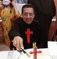 O padre José Maria durante celebração de seu aniversário, no ano passado  Foto: Reprodução/ Paróquia São Camilo de Lellis 