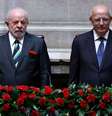 Luiz Inacio Lula da Silva e Augusto Santos Silva durante cerimônia no Parlamento português  Foto: Rodrigo Antunes / Reuters