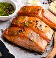 Salmão com limão e alho  Foto: Elena Eryomenko | ShutterStock / Portal EdiCase