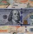 Os argentinos chamam o dólar paralelo de 'blue'  Foto: Getty Images / BBC News Brasil
