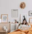 Criar um ambiente relaxante em casa transforma o seu espaço e colabora para a saúde física e mental  Foto: Vlada Karpovich / Pexels/Divulgação / Boa Forma