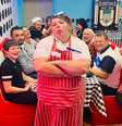 Karen's Diner funcionários mal-humorados e atendimento rude vê crescer o número de clientes satisfeitos  Foto: Divulgação @karensdinerofficial / Estadão