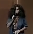 Montagem: Adriana Calcanhotto em apresentação na última quinta-feira, 27, e Gal Costa em 1994  Foto: Reprodução/Instagram e Reprodução/Youtube