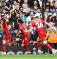 Jogadores do Liverpool comemoram vitória  Foto: Carl Recine  / Reuters