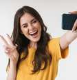 Postar selfies pode ser divertido, mas também pode ser um sinal de narcisismo - Shutterstock  Foto: Alto Astral