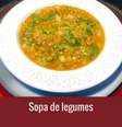 Sopa de legumes, com pedaços de legumes, cevadinha e couve. Deliciosa e fácil  Foto: Bake and Cake Gourmet