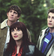 Bryan Greenberg, Scarlett Johansson e Chris Evans em cena de Nota Máxima.  Foto: Adoro Cinema