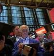 Traders operam na Bolsa de Valores de Nova York
17/02/2023
REUTERS/Brendan McDermid  Foto: Reuters