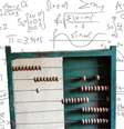 Imagem de ábaco com fórmulas matemáticas ao fundo.  Foto: Montagem sobre Cmglee/Wikimmedia/Reprodução / Guia do Estudante