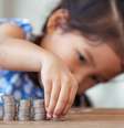 A educação financeira deve ser incluída desde cedo na vida das crianças -  Foto: Shutterstock / Alto Astral