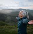 Se desprender das regras do "ser mulher" é um dos benefícios da espiritualidade  Foto: Halfpoint | ShutterStock / Portal EdiCase