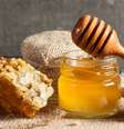 O mel é um ingrediente ideal para adoçar o amor -  Foto: Shutterstock / João Bidu