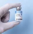 Vacinas de mRNA surgiram na busca por combater o câncer, mas foram adaptadas a doenças infecciosas  Foto: Getty Images / BBC News Brasil