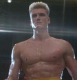 Da esquerda para direita: Dolph Lundgren no longa 'Rocky IV', de 1985, e atualmente em postagem do Instagram  Foto: Reprodução/Redes Sociais 