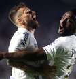Mendoza (à direita), do Santos, comemora gol marcado contra o Bahia pelo Campeonato Brasileiro, nesta quarta-feira, 10.  Foto: Guilherme Dionizio/Código19 / Gazeta Press